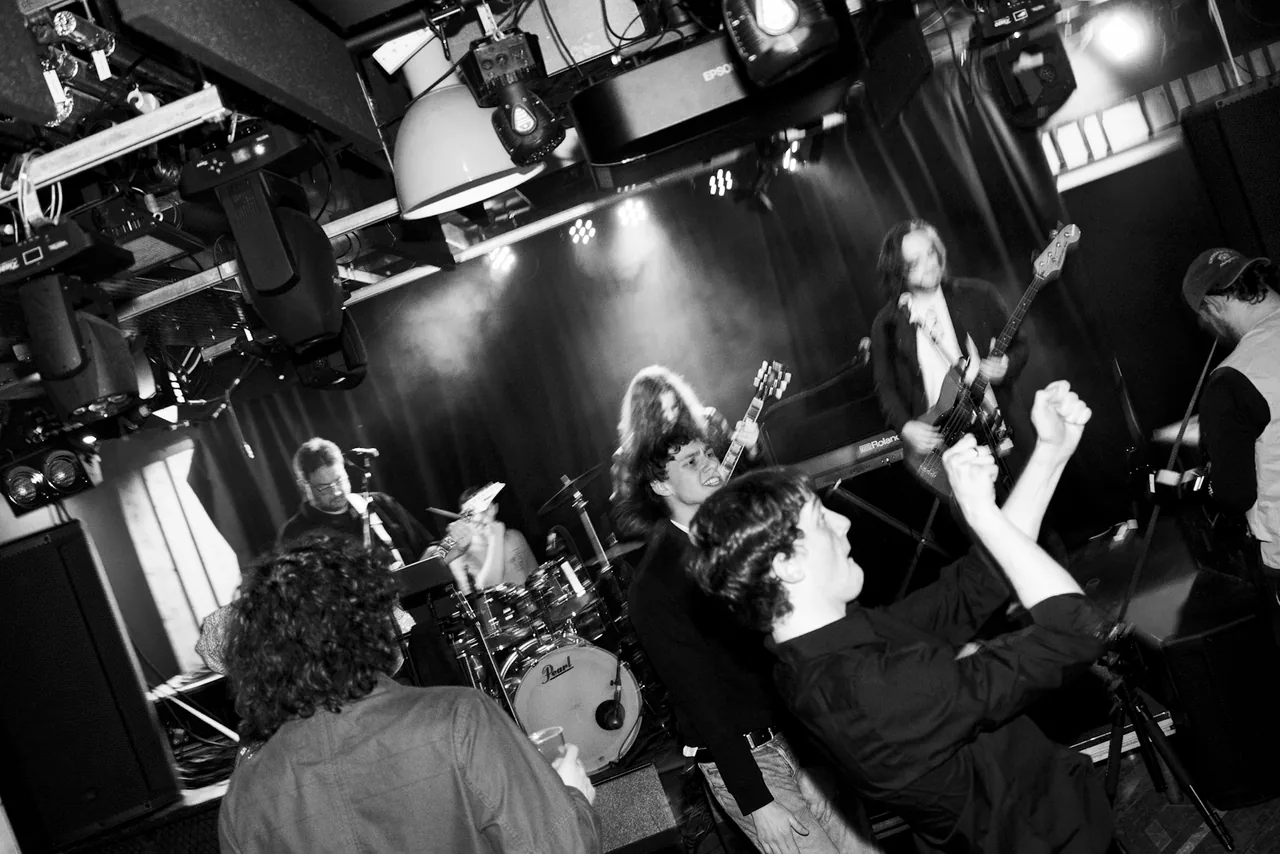 The Union Bar live performance